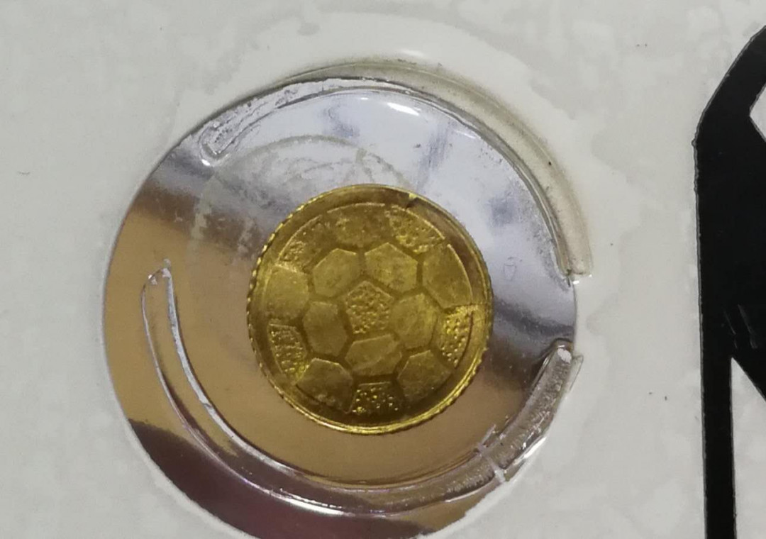 北京马甸外币专卖拍卖第四期，陆续上新，敬请关注 意大利足球金章，重量不详，成色不详，品相如图