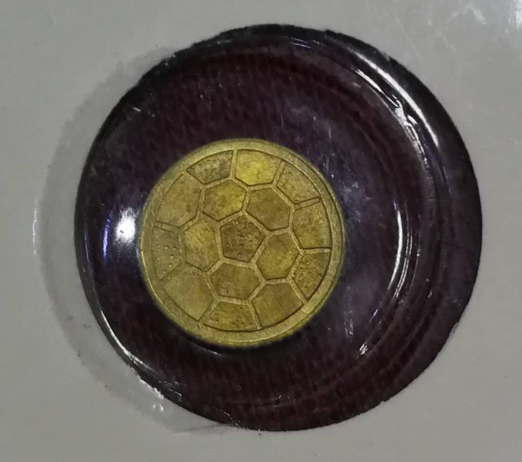北京马甸外币专卖拍卖第四期，陆续上新，敬请关注 意大利足球金章，重量不详，成色不详，品相如图