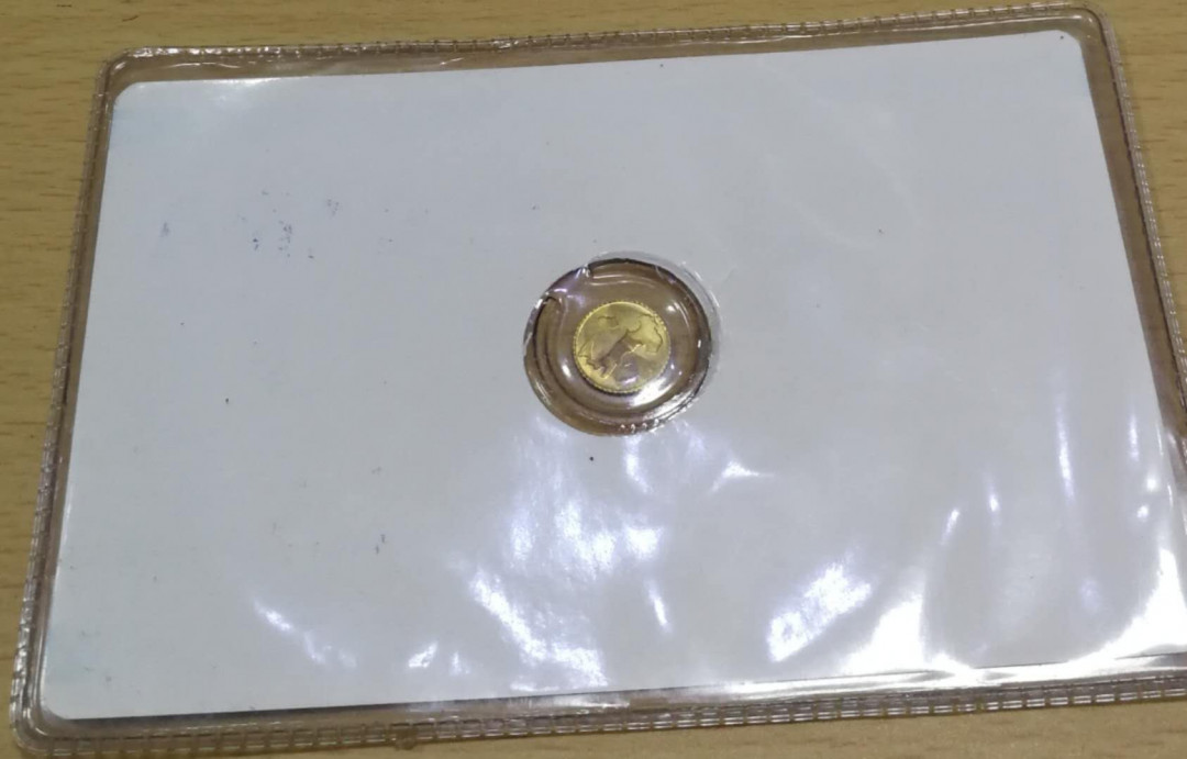 北京马甸外币专卖拍卖第四期，陆续上新，敬请关注 意大利足球金章。重量不详，成色不详，品相如图