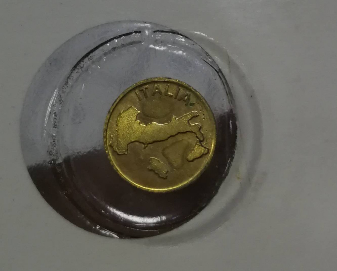 北京马甸外币专卖拍卖第四期，陆续上新，敬请关注 意大利足球金章，重量不详，成色不详，品相如图