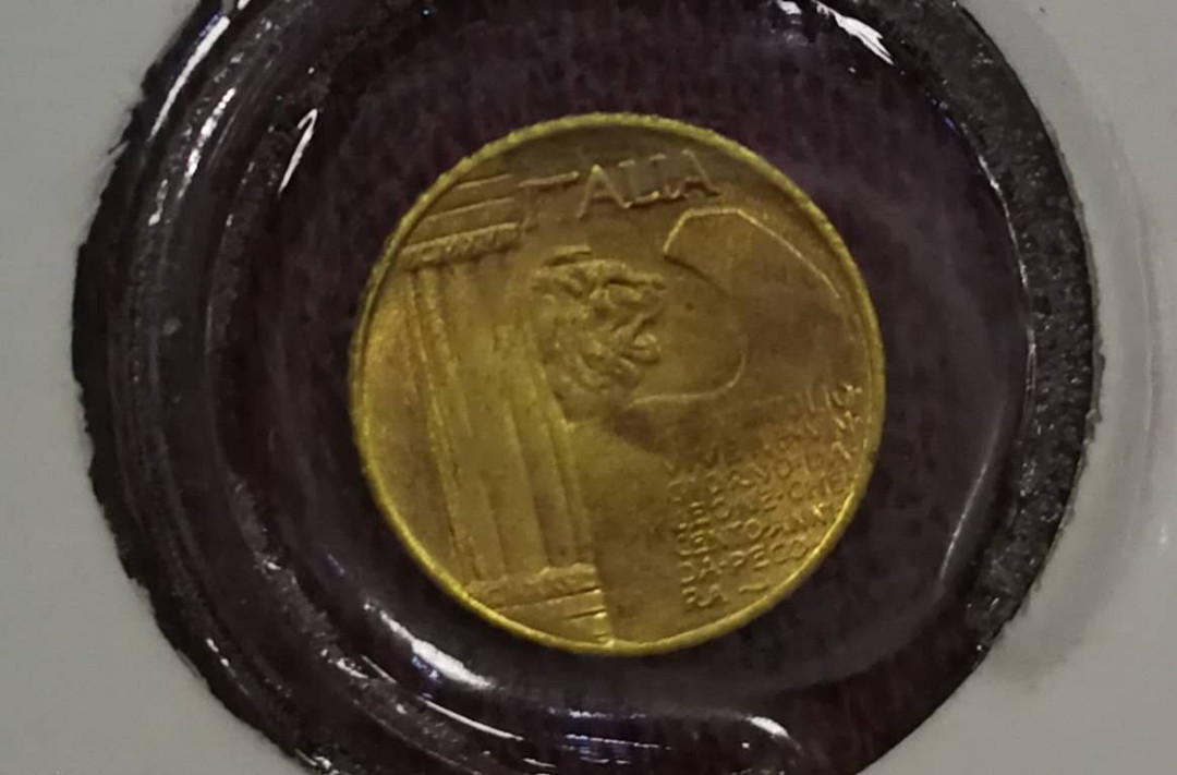 北京马甸外币专卖拍卖第四期，陆续上新，敬请关注 意大利墨X里尼金章，重量不详，成色不详，品相如图