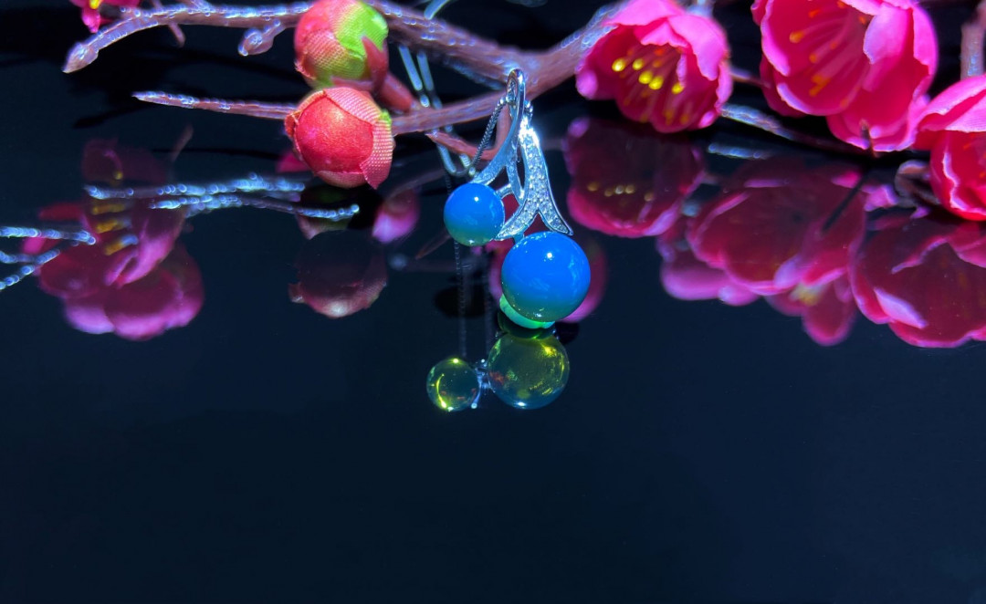 放漏拍卖 多米尼加蓝珀吊坠