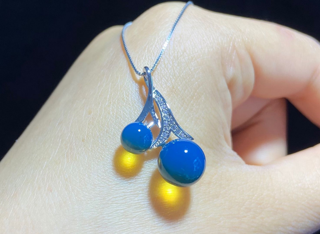 放漏拍卖 多米尼加蓝珀吊坠