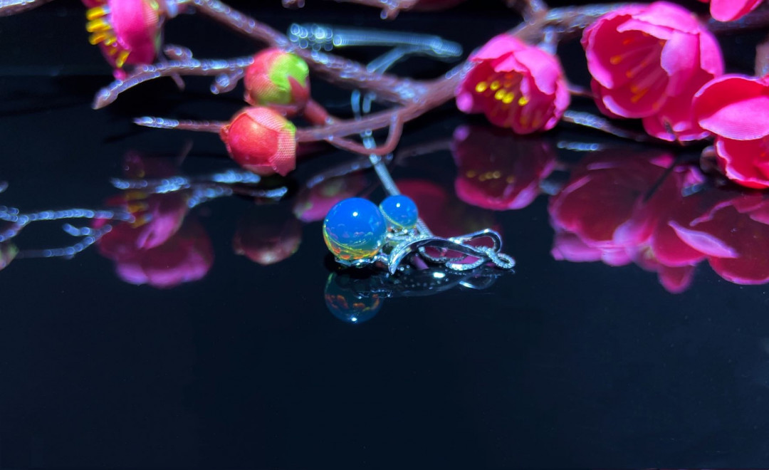 放漏拍卖 多米尼加蓝珀吊坠