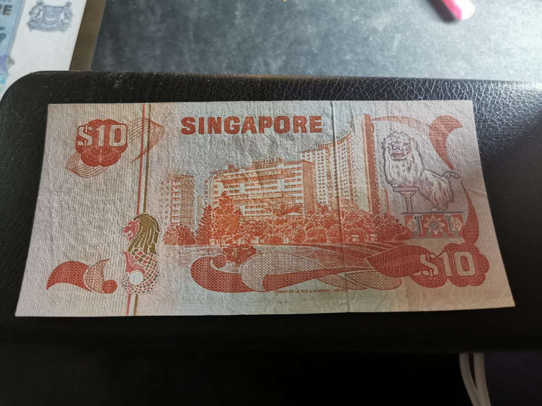 【鲸贝乐淘】千字文·第“德建名立，形端表正”号拍卖 【新加坡🇸🇬】鸟版，10和50元两张，品相如图，近UNC ，10元7777尾号