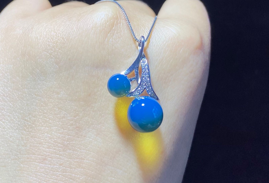 放漏拍卖 多米尼加蓝珀吊坠