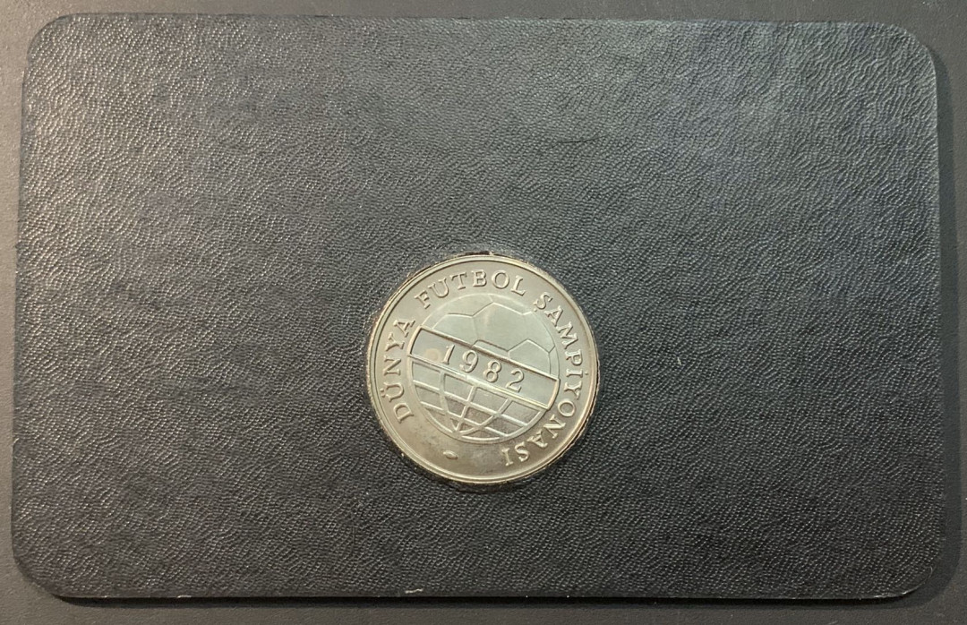 紫瑗钱币—微拍第55期  土耳其 1982年 西班牙世界杯 带球 100里拉 镍币 德国原装卡