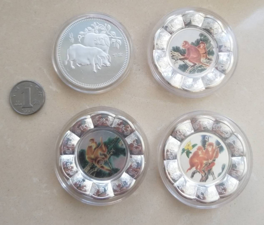 【币观天下】第106期钱币拍卖 生肖猪年镀银纪念章1枚和猴年镀银碟型纪念章3枚