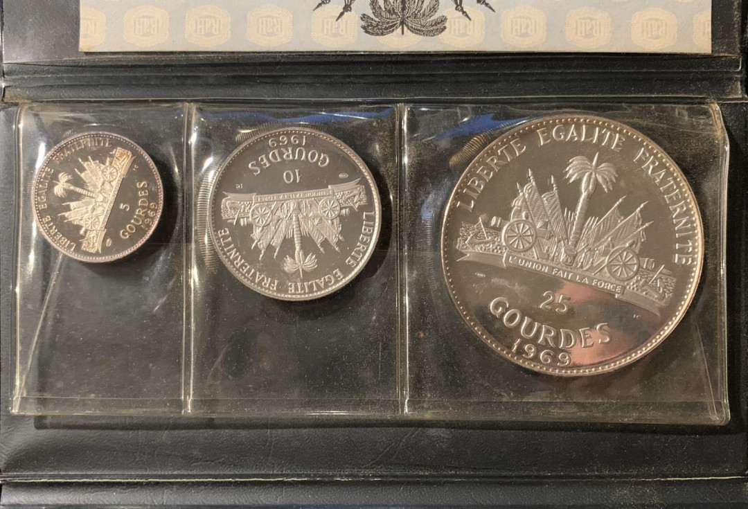 紫瑗钱币—微拍第55期  海地 1969年 5 10 25古德 3枚一套 共188.2克 0.999银 大钱包 少见年份