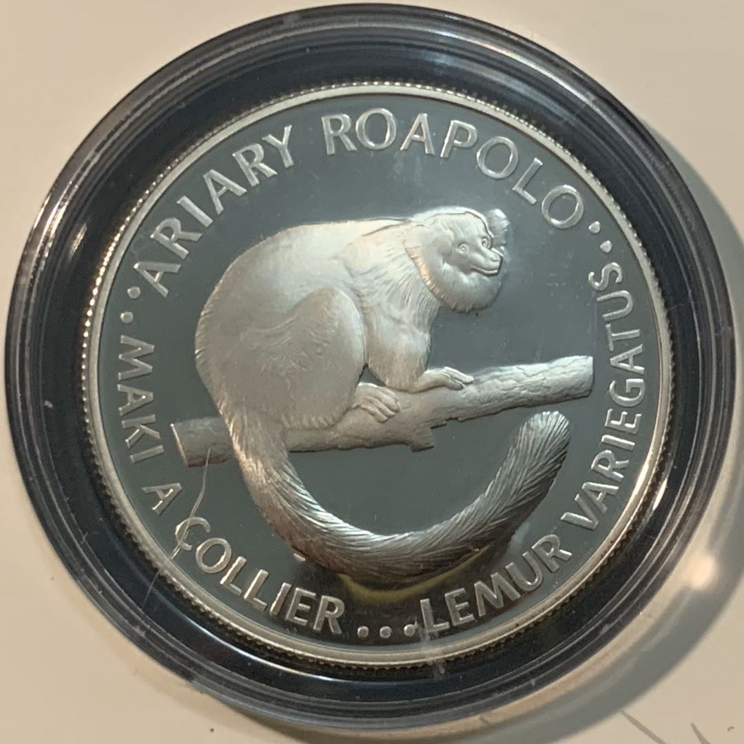 紫瑗钱币—微拍第55期  马达加斯加 1988年 濒危野生动物 狐猴 20阿里 19.44克 0.925银 精制 WWF原装卡