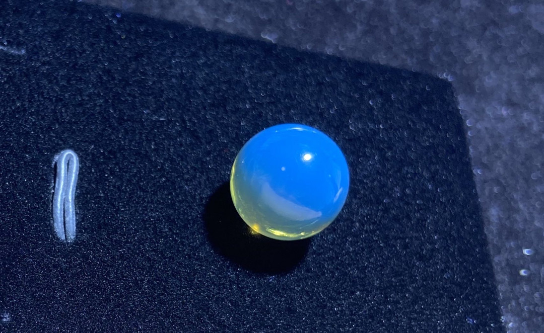 放漏拍卖 多米尼加蓝珀裸珠