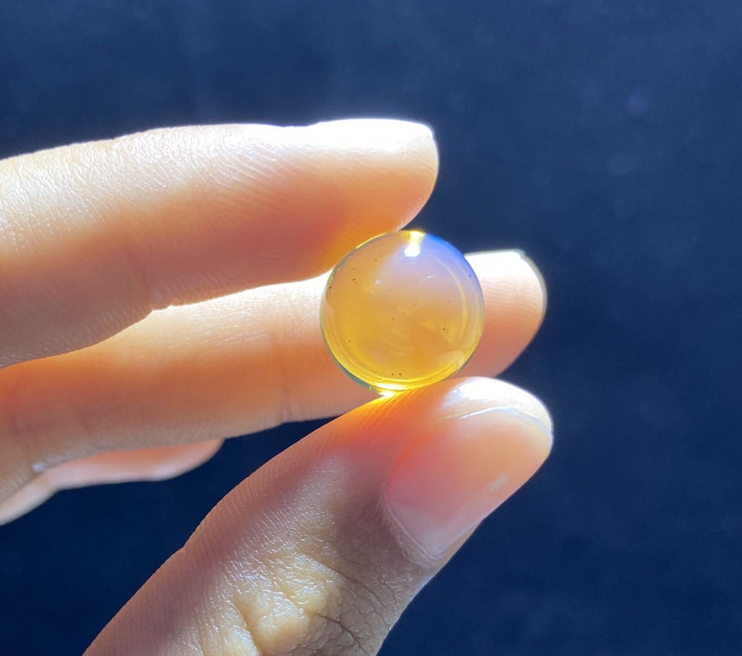 放漏拍卖 多米尼加蓝珀裸珠