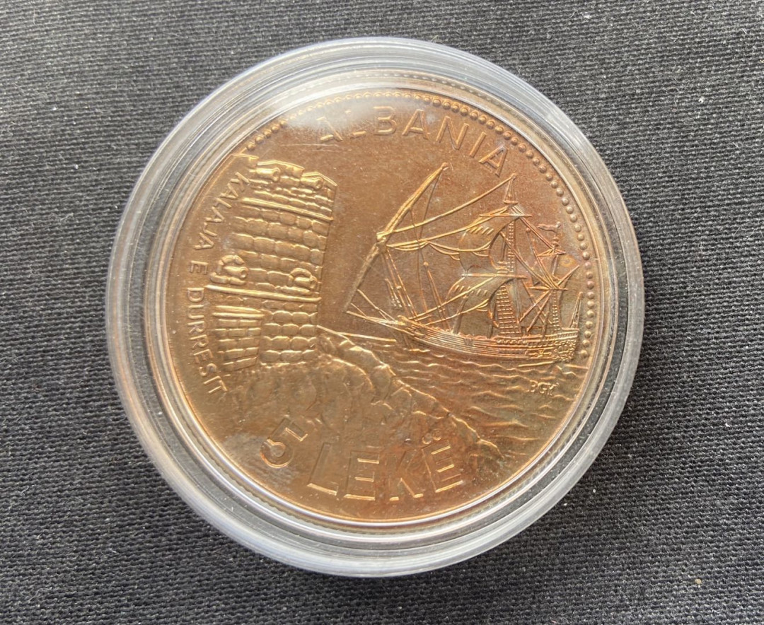 【币观天下】第106期钱币拍卖 【阿尔巴尼亚】阿尔巴尼亚1987年杜拉斯港5列克克朗纪念币【氧化精美】