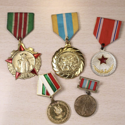 大猫徽章拍卖第113期 - 4号拍品：朝鲜🇰🇵苏联 等 铜铝奖章一组