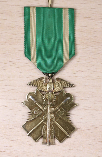 大猫徽章拍卖第113期 - 2号拍品：七等金鵄勋章 银质好品