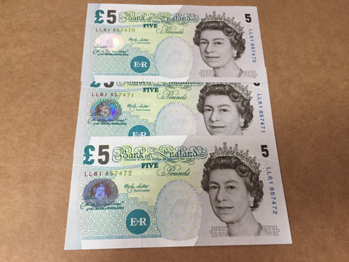 【收藏联盟】第136期拍卖——劳动最光荣（共50拍） 【补号一组3张连号】英国2002年5镑LL补号冠 P391* 非常稀少全新UNC 绝品