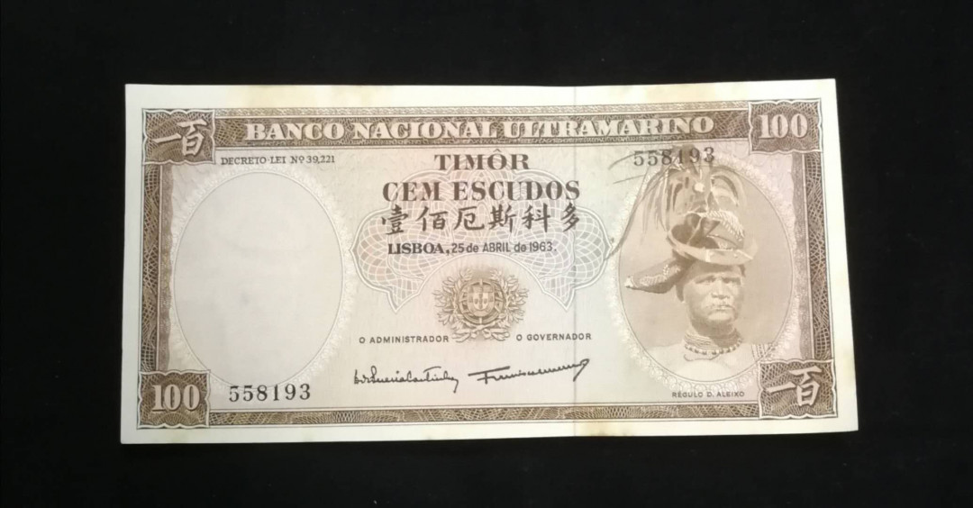 北京马甸外币专卖拍卖第五期一一纸币专场，陆续上新，敬请关注 东帝汶100埃斯库多纸币，品相如图，全新但有黄斑，