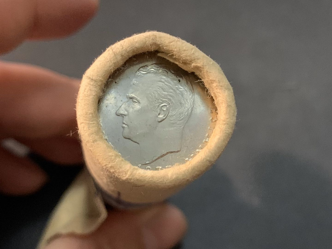 紫瑗钱币—微拍第57期  西班牙 1975年 胡安 卡洛斯 5比塞塔 白铜 48枚一卷（整卷缺2枚）