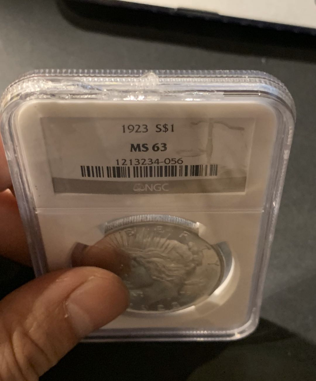 紫瑗钱币—微拍第57期  美国 1923年 和平鸽 1美元 NGC MS63 盒有损坏