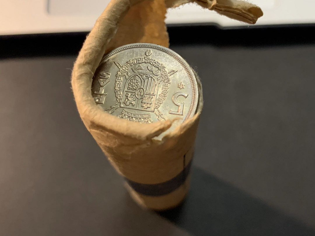 紫瑗钱币—微拍第57期  西班牙 1975年 胡安 卡洛斯 5比塞塔 白铜 48枚一卷（整卷缺2枚）