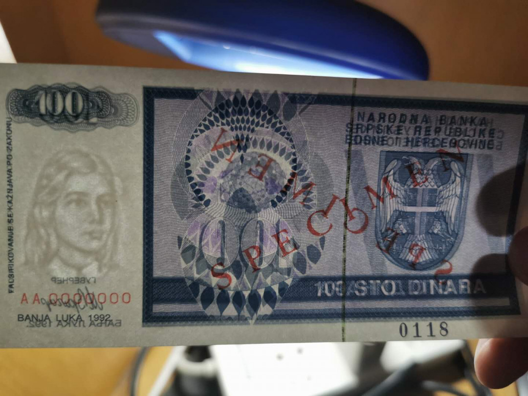 【鲸贝乐淘】千字文·第“空谷传声，虚堂习听”号拍卖 【波黑】1992年100第纳尔，全零票样样币，编号0118，全新全品UNC 