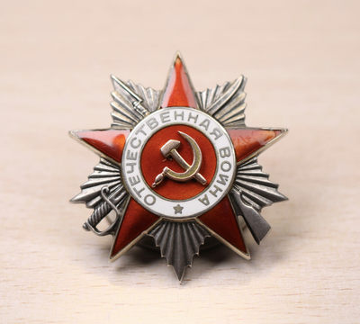 大猫徽章第114期 - 苏联43二卫 银质 珐琅三点钟方向有剥皮 