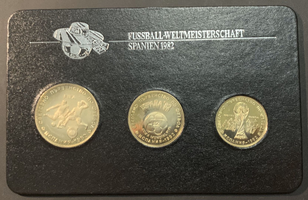 紫瑗钱币—微拍第61期  保加利亚 1982年 西班牙世界杯 1 2 5 列弗 3枚一套 镍币 德国原装卡