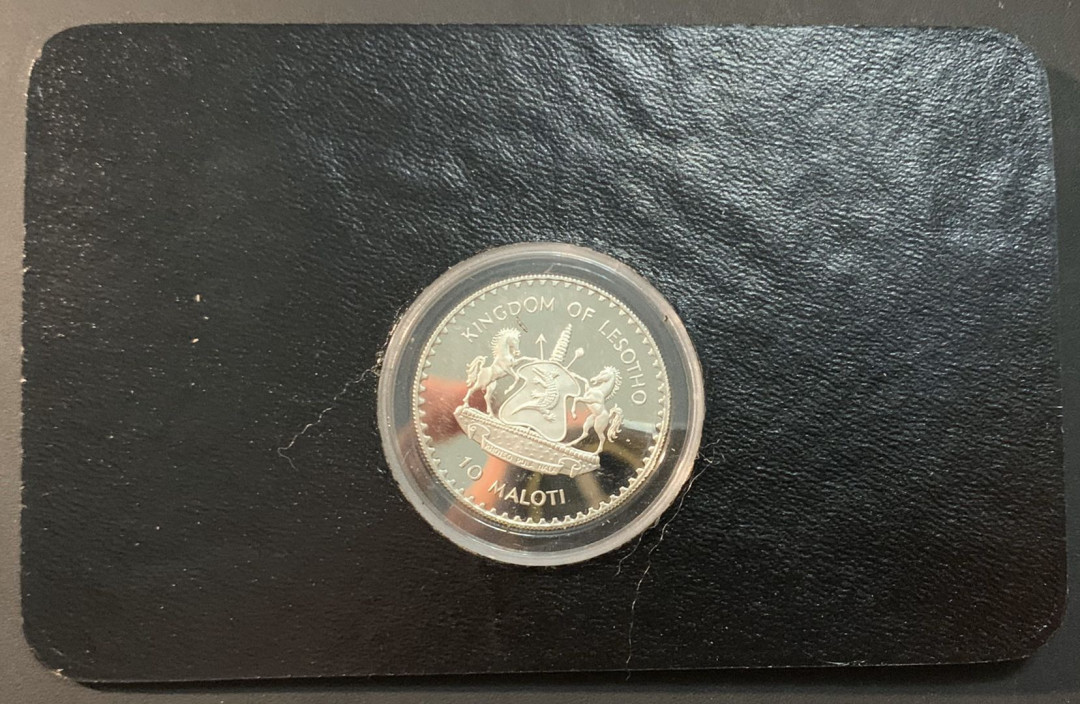 紫瑗钱币—微拍第61期  莱索托 1982年 西班牙世界杯 争球 10马洛蒂  23.33克 0.925银 精制 德国原装卡