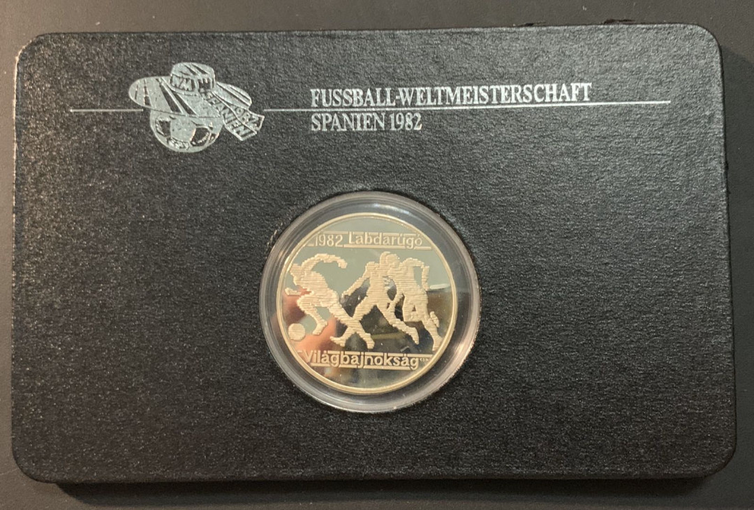 紫瑗钱币—微拍第61期  匈牙利 1981年 82西班牙世界杯  足球 500福林 28克 0.64银 精制 德国原装卡