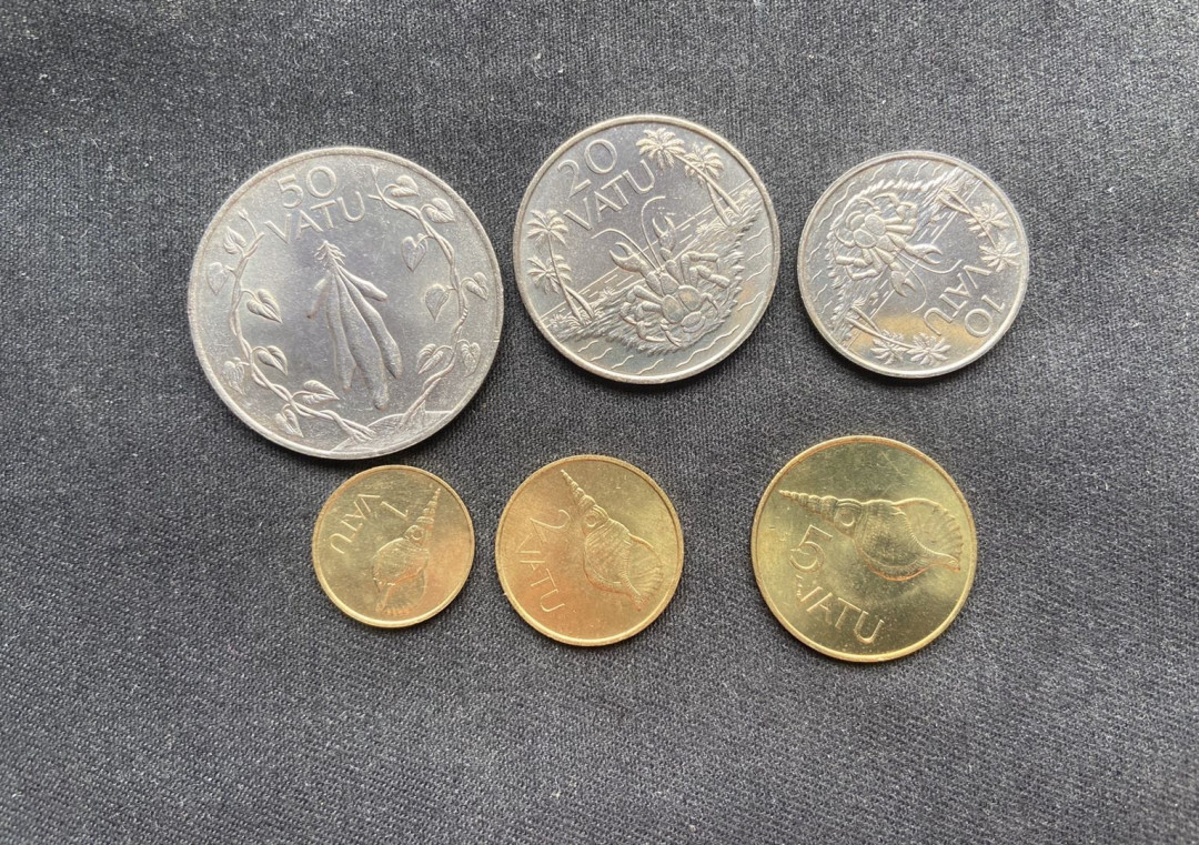 【币观天下】107期钱币拍卖 【瓦卢阿图】1990年套币6枚