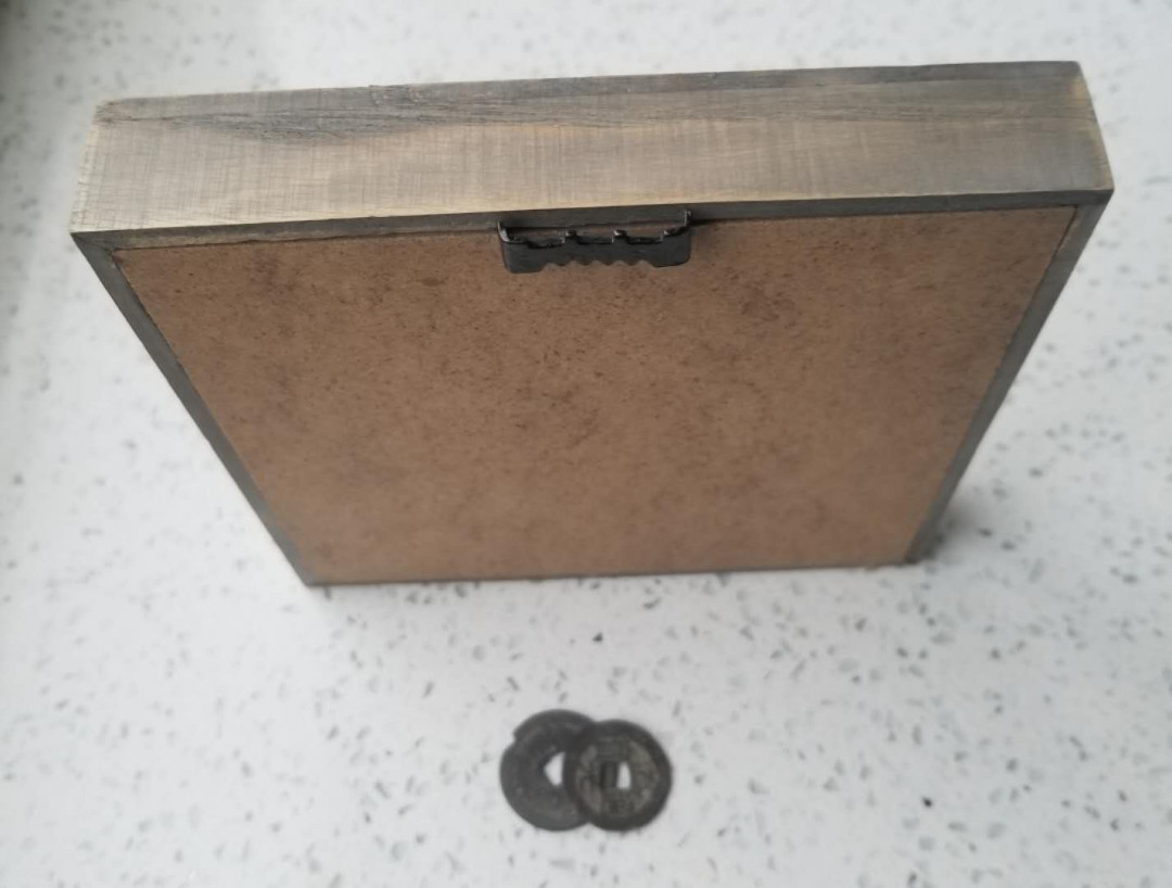 【币观天下】107期钱币拍卖 “西王赏功”古钱工艺品摆件，复制工艺品，赠古钱两枚。