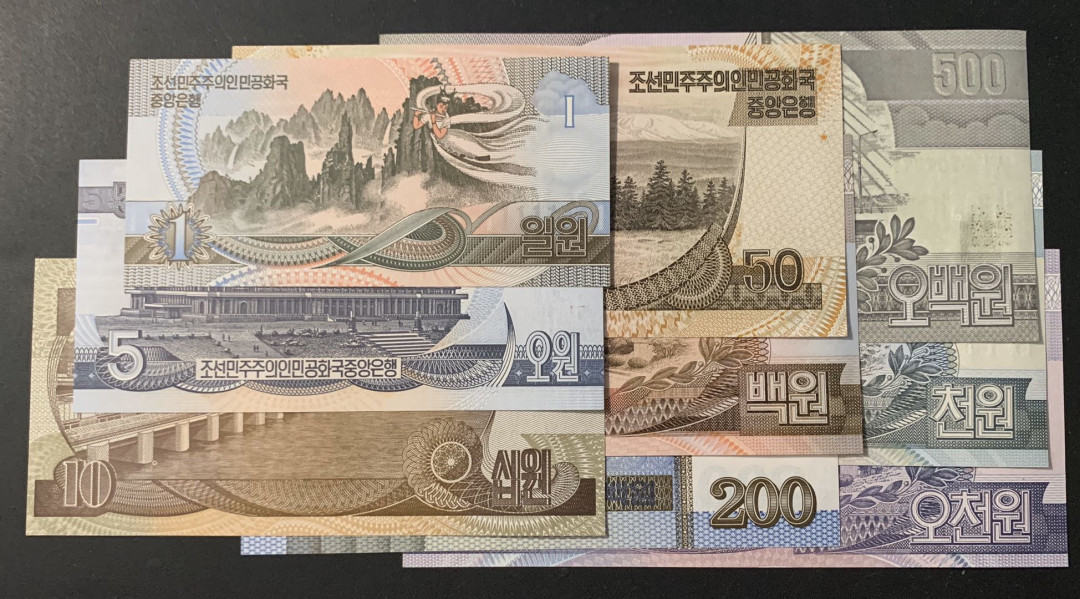紫瑗钱币—微拍第63期—纸币场  朝鲜 90年代 1—5000圆 9枚全套 UNC