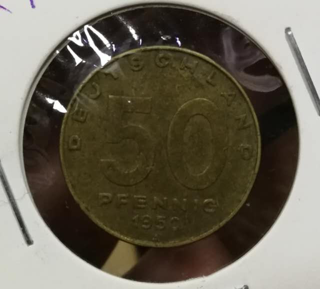 北京马甸外国币专卖第七期，陆续上新，欢迎关注 东德第一版50芬尼铜币，品相如图