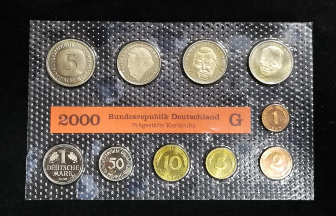 北京马甸外国币专卖第七期，陆续上新，欢迎关注 2000年德国马克流通币G版原厂封装，品相如图