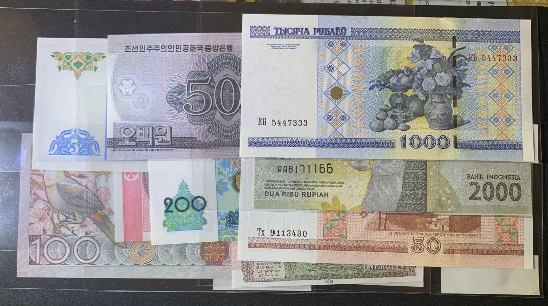 紫瑗钱币—微拍第63期—纸币场  各国全新纸币 9枚一组