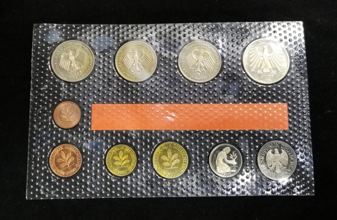 北京马甸外国币专卖第七期，陆续上新，欢迎关注 2000年德国马克流通币G版原厂封装，品相如图