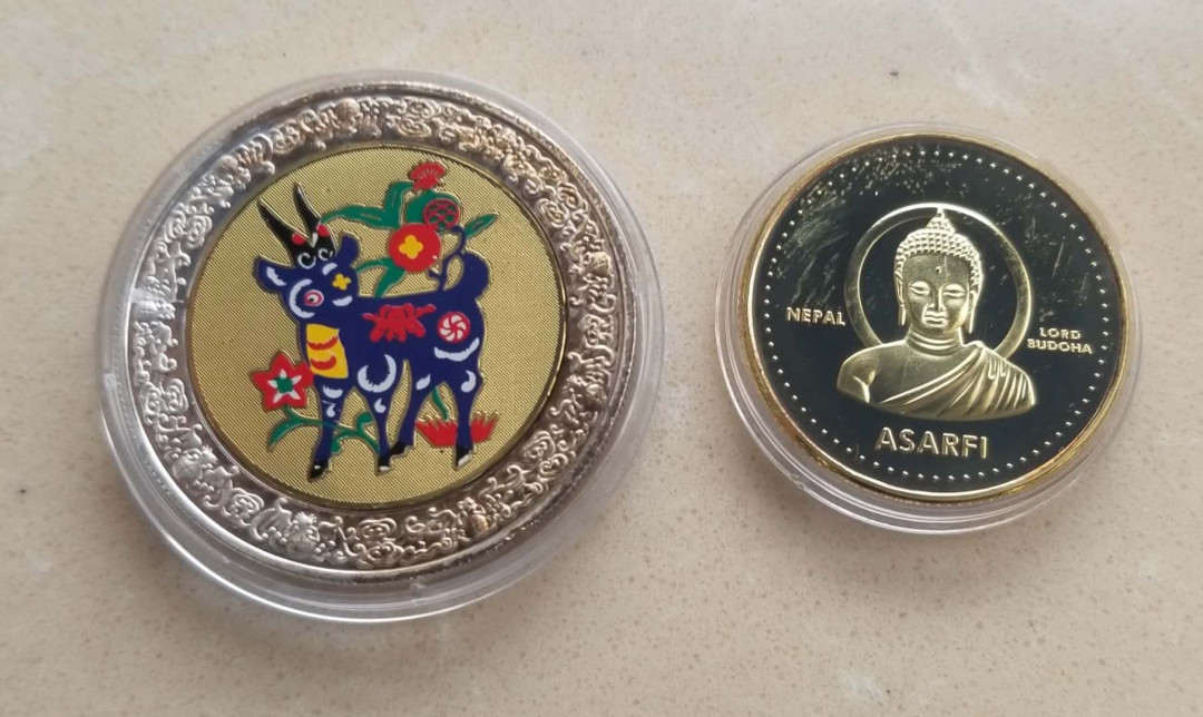 【币观天下】第108期钱币拍卖【520专拍】 币章两枚:尼泊尔佛祖镀金纪念章+马拉维2005年生肖羊纪念币