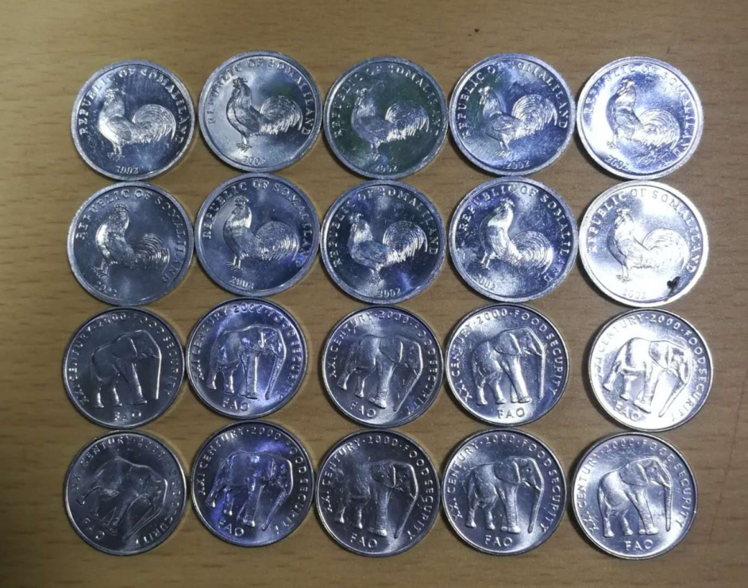 北京马甸外国币专卖第七期，陆续上新，欢迎关注 索马里兰鸡纪念铝币10枚，索马里FA0（粮食）大象纪念铝币10枚