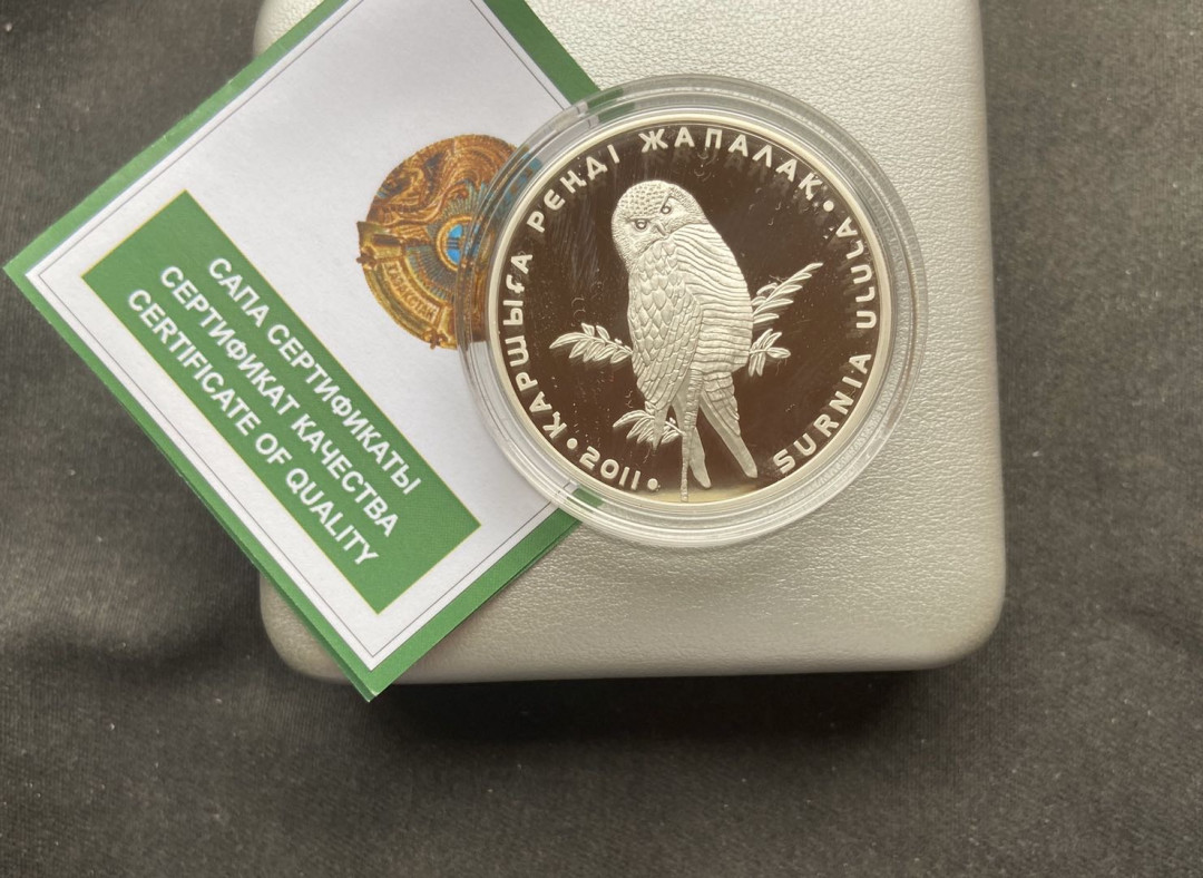 【币观天下】第108期钱币拍卖【520专拍】  哈萨克斯坦 2011年 500坚戈，红皮书系列之猎隼+赠品小钱币