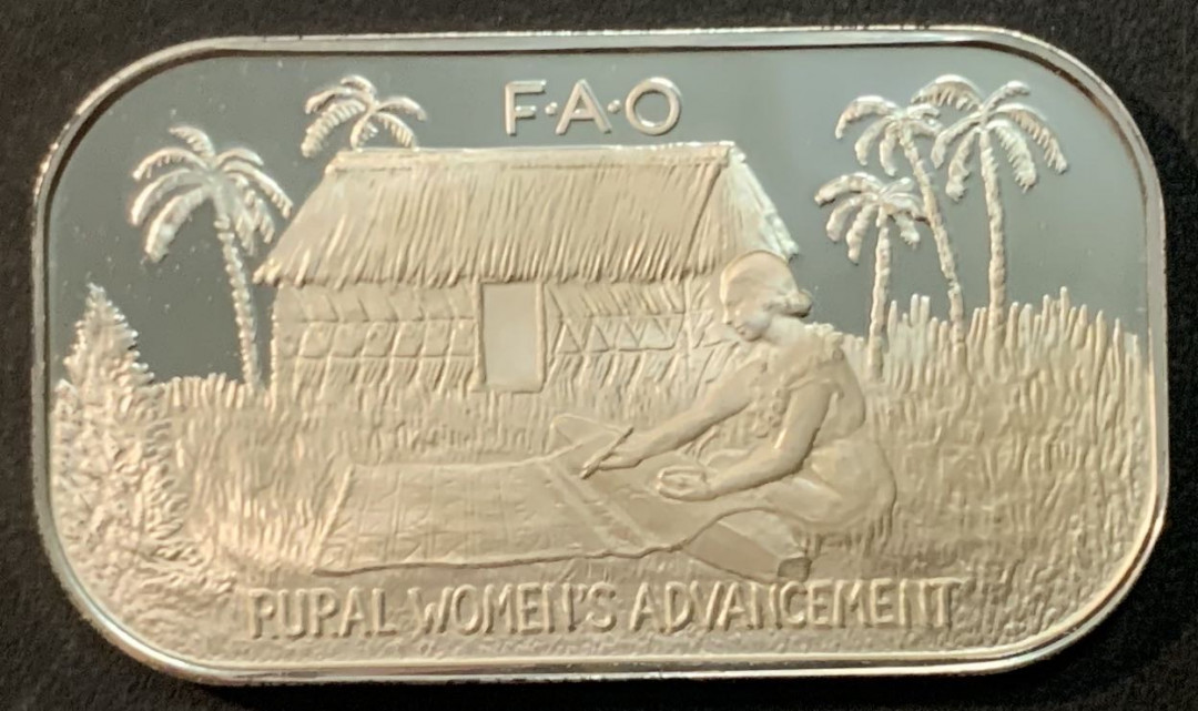 紫瑗钱币—微拍第66期  汤加 1980年 FAO系列 农村妇女资助 1潘加 24.5克 0.999银 精制 饼干币