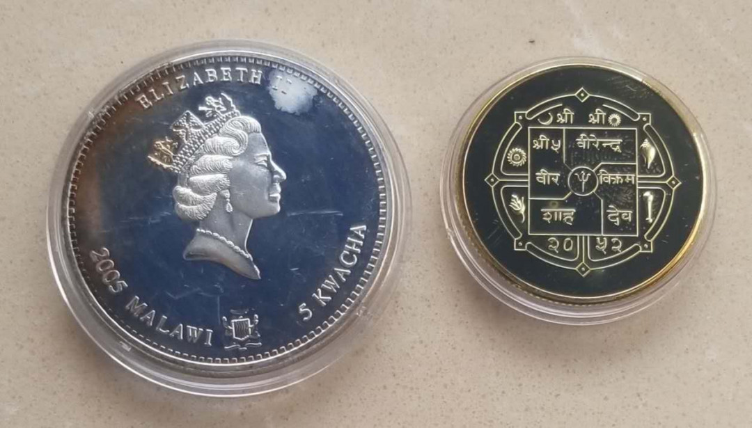 【币观天下】第108期钱币拍卖【520专拍】 币章两枚:尼泊尔佛祖镀金纪念章+马拉维2005年生肖羊纪念币