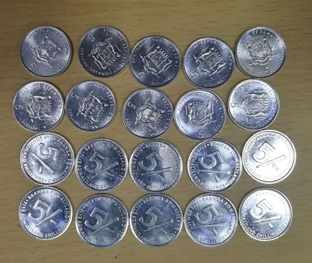 北京马甸外国币专卖第七期，陆续上新，欢迎关注 索马里兰鸡纪念铝币10枚，索马里FA0（粮食）大象纪念铝币10枚