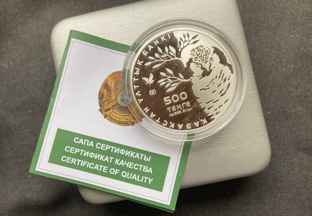 【币观天下】第108期钱币拍卖【520专拍】  哈萨克斯坦 2011年 500坚戈，红皮书系列之猎隼+赠品小钱币