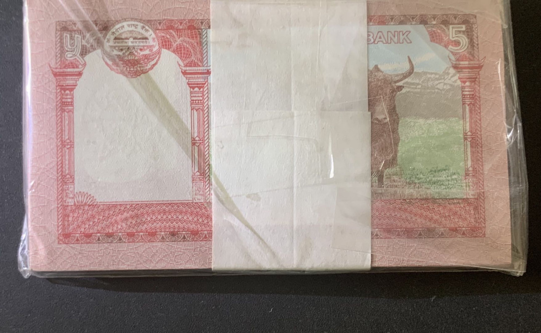 紫瑗钱币—微拍第67期—纸币场 尼泊尔 2012年 牦牛 5卢比 100枚原封 整刀 一组