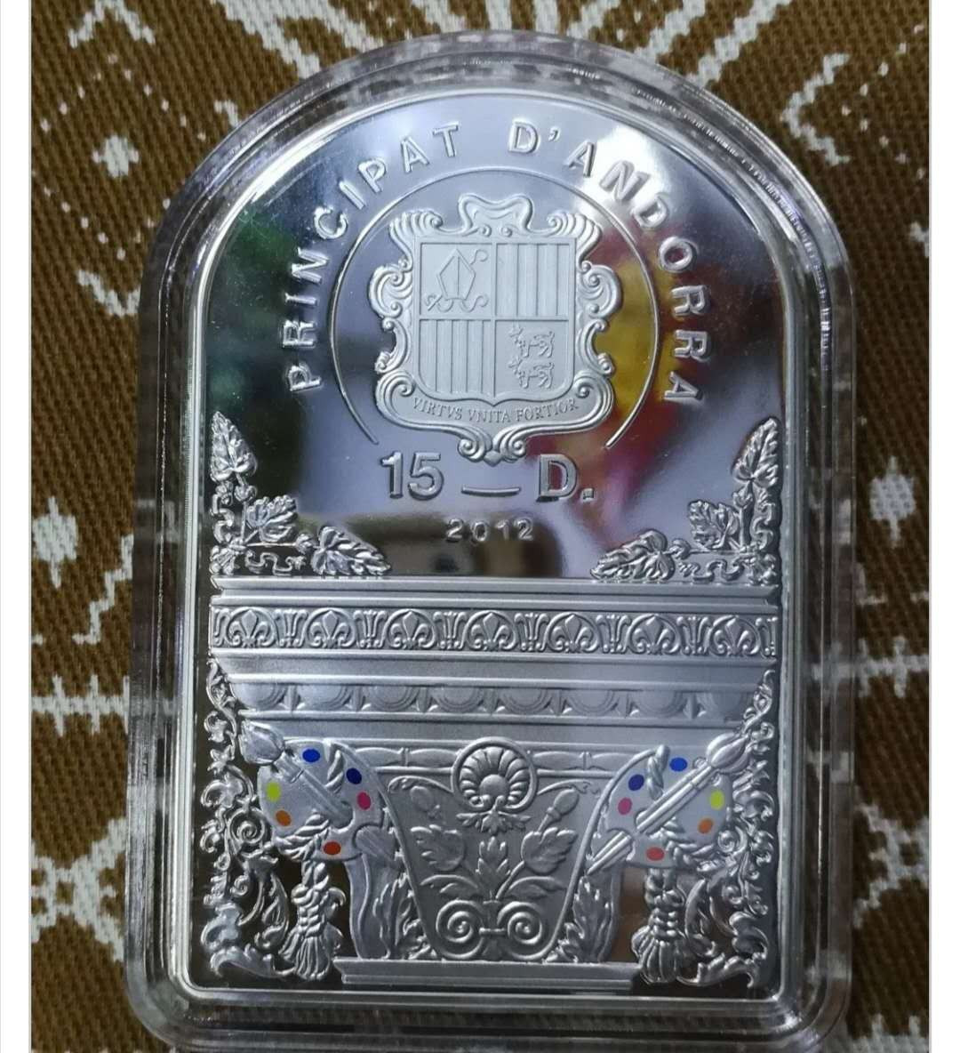 北京马甸外币专卖拍卖第八期，陆续上新，欢迎关注 2012年安道尔圣母圣婴彩色异形银币，重50克，999银，盒证齐全，品相如图
