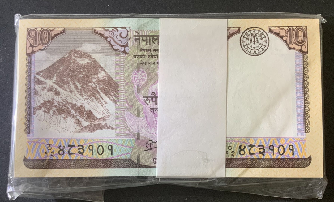 紫瑗钱币—微拍第67期—纸币场 尼泊尔 2012年 羚羊 10卢比 100枚原封 整刀 一组