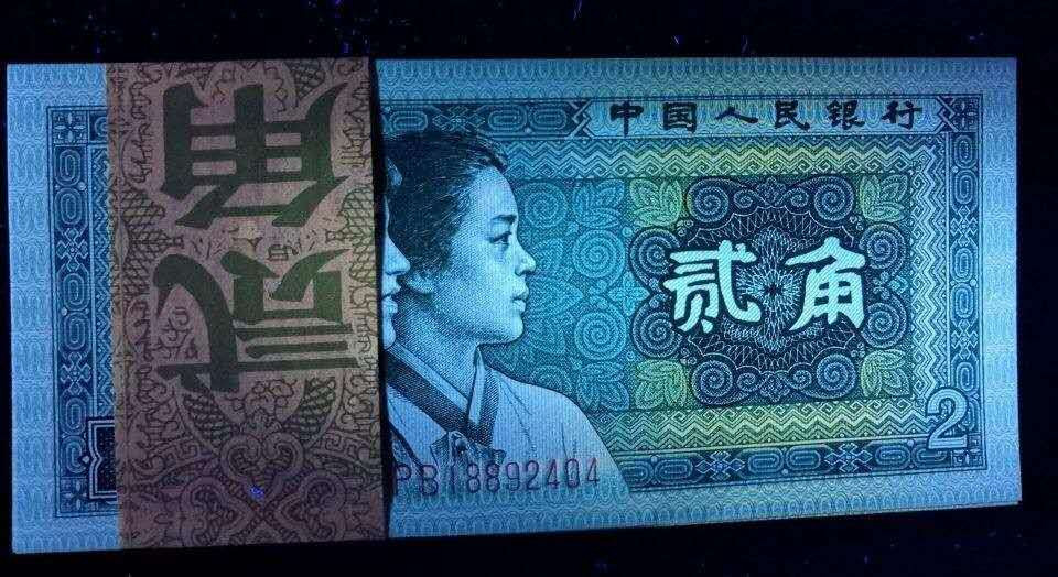 帝俊阁官方拍卖【自动结拍】 8002精制币王PB冠+青翠美绿，捆拆绝中绝爱藏评级67分三星无斑一张，号码:PB18892951，号码全程无四七，靓号码188开头，PB作为精制币八大冠之王，精制币中数量最稀少，稀缺性无需多言，更何况还是188开头的无四七靓号，更为稀缺，牛号+精制币王，