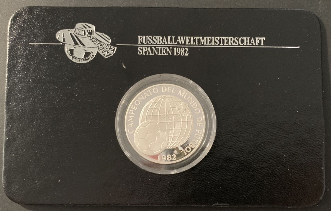紫瑗钱币—微拍第68期  巴拿马 1982年 西班牙世界杯 5巴波亚 24.16克 0.925银 精制 德国原装卡