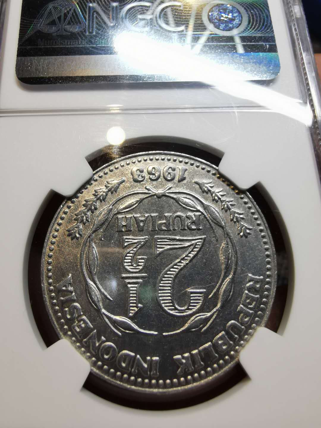 凡希社世界钱币微拍第一百二十一期 荐！1963印度尼西亚2.5卢比铝样币NGC-UNCD