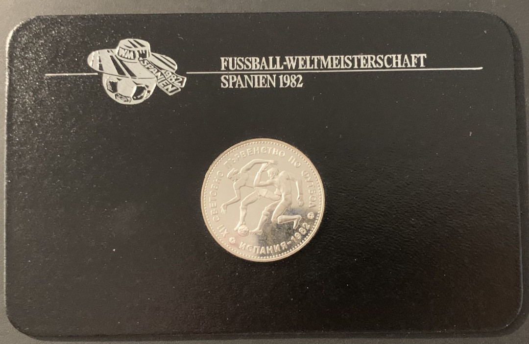 紫瑗钱币—微拍第68期  保加利亚 1982年 西班牙世界杯 抢球 10列弗  18.88克 0.5银 精制 德国原装卡